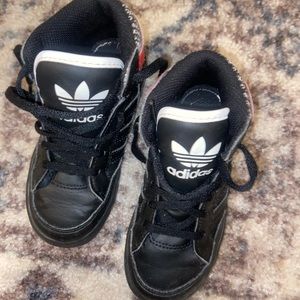 Kids Adidas hightop Sneakers size 10k